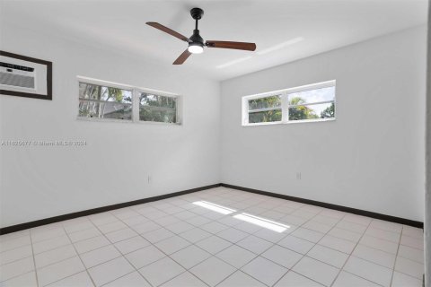 Villa ou maison à vendre à Cutler Bay, Floride: 5 chambres, 274.99 m2 № 1291034 - photo 26