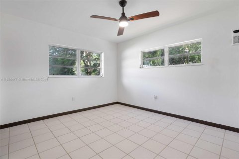 Villa ou maison à vendre à Cutler Bay, Floride: 5 chambres, 274.99 m2 № 1291034 - photo 24