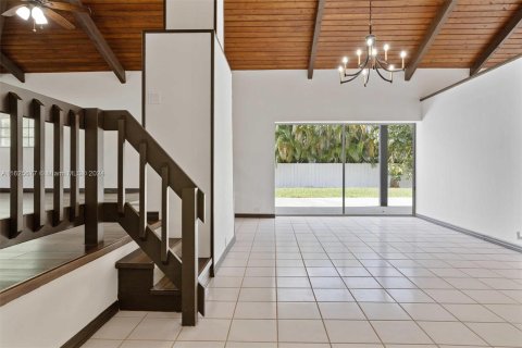 Villa ou maison à vendre à Cutler Bay, Floride: 5 chambres, 274.99 m2 № 1291034 - photo 8