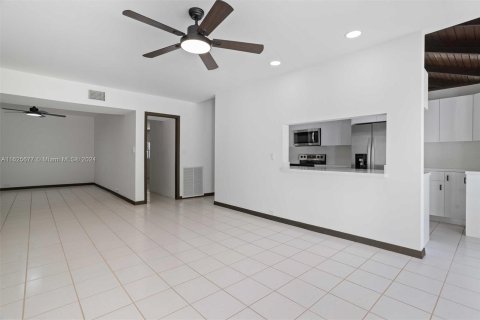 Casa en venta en Cutler Bay, Florida, 5 dormitorios, 274.99 m2 № 1291034 - foto 14