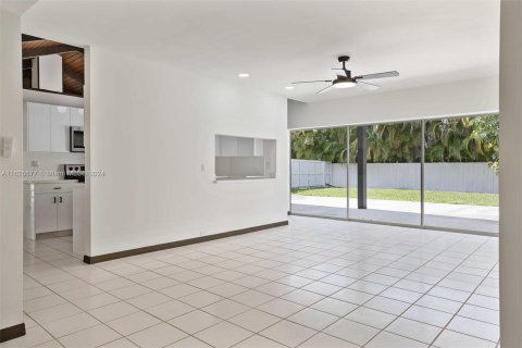 Villa ou maison à vendre à Cutler Bay, Floride: 5 chambres, 274.99 m2 № 1291034 - photo 12