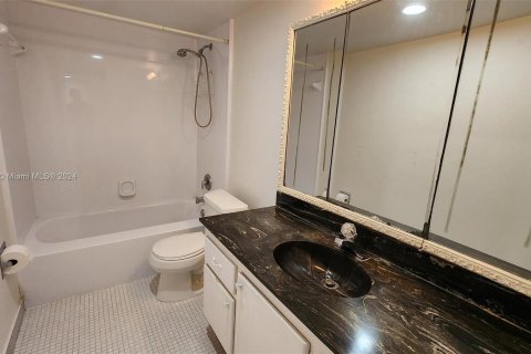 Copropriété à vendre à Fort Lauderdale, Floride: 2 chambres, 132.39 m2 № 1372515 - photo 21