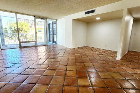 Condo in Fort Lauderdale, Florida, 2 bedrooms  № 1372515 - photo 13