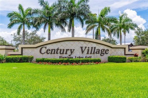 Condo in Pembroke Pines, Florida, 2 bedrooms  № 1207698 - photo 1