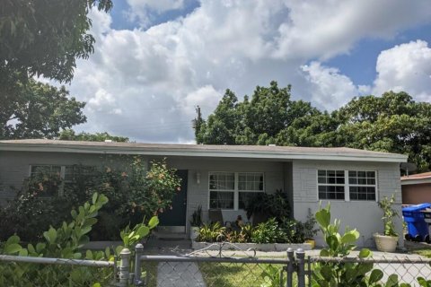 House in Hollywood, Florida 3 bedrooms, 123 sq.m. № 1208126 - photo 24