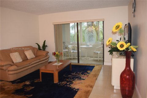 Condominio en venta en Lauderdale Lakes, Florida, 1 dormitorio, 72.74 m2 № 857618 - foto 2