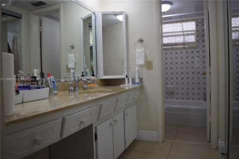 Condominio en venta en Lauderdale Lakes, Florida, 1 dormitorio, 72.74 m2 № 857618 - foto 16