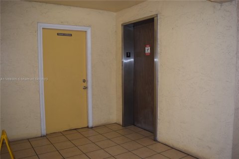 Condominio en venta en Lauderdale Lakes, Florida, 1 dormitorio, 72.74 m2 № 857618 - foto 26