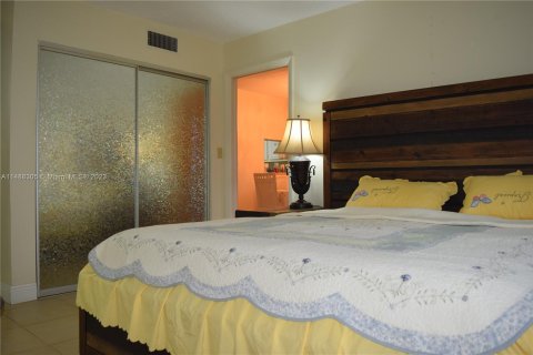 Condo in Lauderdale Lakes, Florida, 1 bedroom  № 857618 - photo 19
