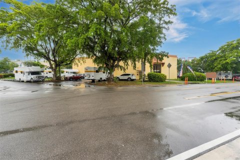 Propiedad comercial en venta en Miami, Florida № 1321557 - foto 2