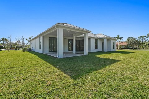 House in Palm City, Florida 4 bedrooms, 321.53 sq.m. № 1189967 - photo 1