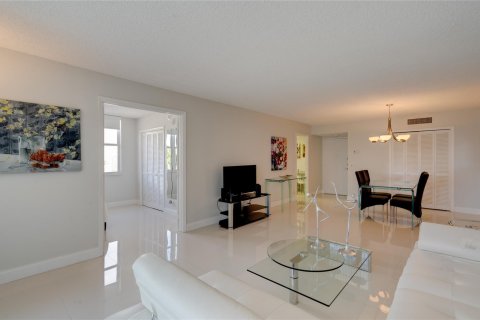 Condo in Lauderdale-by-the-Sea, Florida, 2 bedrooms  № 1142468 - photo 30