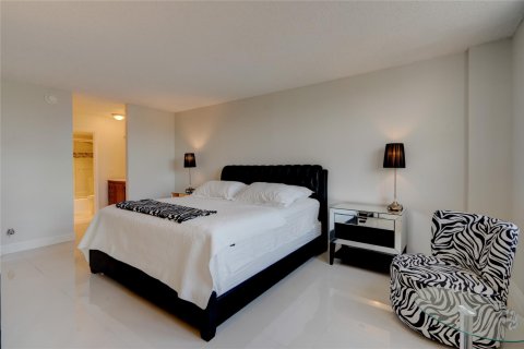 Condo in Lauderdale-by-the-Sea, Florida, 2 bedrooms  № 1142468 - photo 20