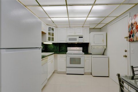 Condo in Lauderdale-by-the-Sea, Florida, 2 bedrooms  № 1142468 - photo 27