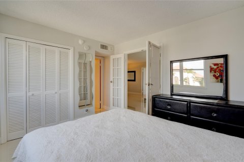 Condo in Lauderdale-by-the-Sea, Florida, 2 bedrooms  № 1142468 - photo 22