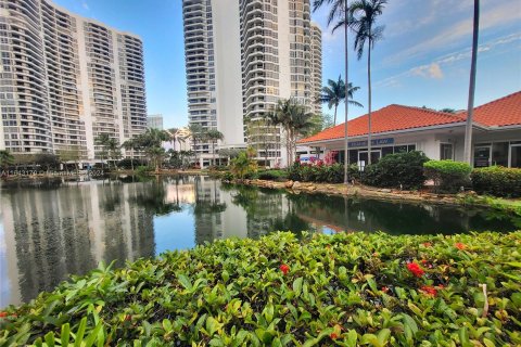 Condo in Aventura, Florida, 2 bedrooms  № 1324573 - photo 27