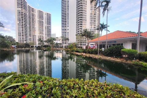 Condo in Aventura, Florida, 2 bedrooms  № 1324573 - photo 29