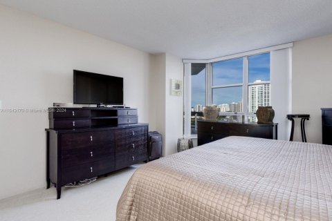 Condo in Aventura, Florida, 2 bedrooms  № 1324573 - photo 18