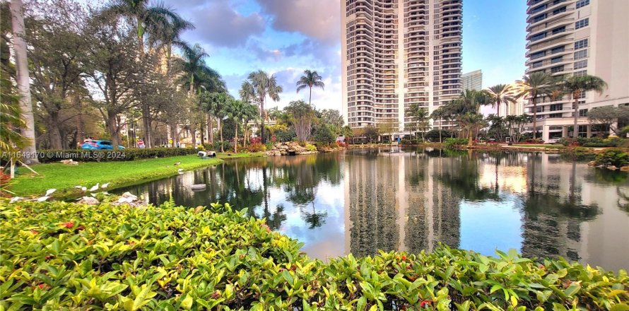 Condo in Aventura, Florida, 2 bedrooms  № 1324573