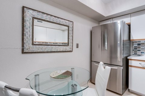 Condo in Aventura, Florida, 2 bedrooms  № 1324573 - photo 14