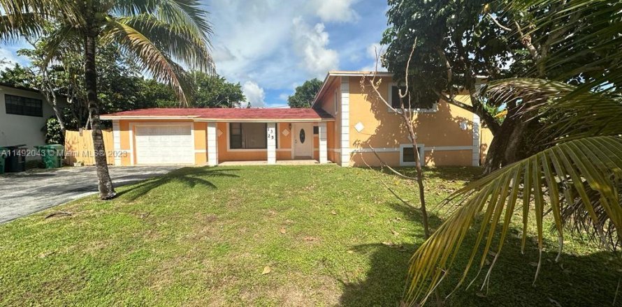 House in Miami, Florida 5 bedrooms, 221.29 sq.m. № 859696