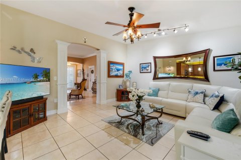 House in Miami, Florida 4 bedrooms, 185.53 sq.m. № 969762 - photo 12