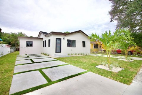 House in North Miami, Florida 4 bedrooms, 146.23 sq.m. № 990239 - photo 2