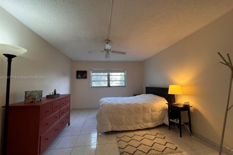Condo in Hallandale Beach, Florida, 1 bedroom  № 959125 - photo 5