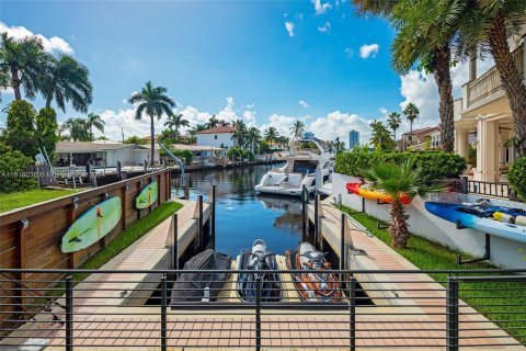 Villa ou maison à vendre à North Miami Beach, Floride: 6 chambres, 490.34 m2 № 959080 - photo 10