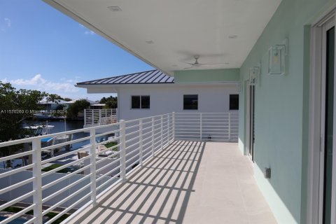 House in Tavernier, Florida 5 bedrooms № 1127403 - photo 21