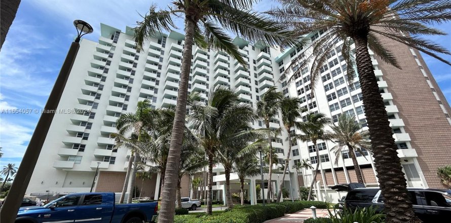 Condo in Miami Beach, Florida, 1 bedroom  № 1348916