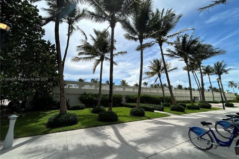 Condo in Miami Beach, Florida, 1 bedroom  № 1348916 - photo 14