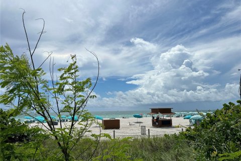 Condo in Miami Beach, Florida, 1 bedroom  № 1348916 - photo 16