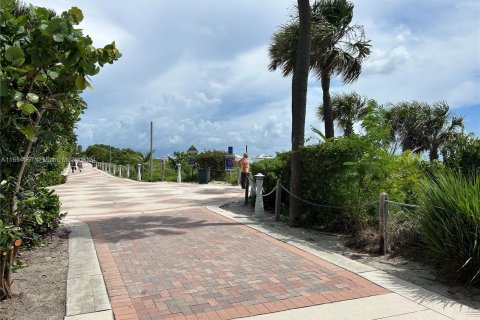 Condo in Miami Beach, Florida, 1 bedroom  № 1348916 - photo 19