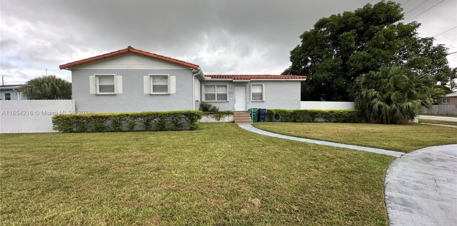 House in Miami, Florida 3 bedrooms, 102.94 sq.m. № 1348866