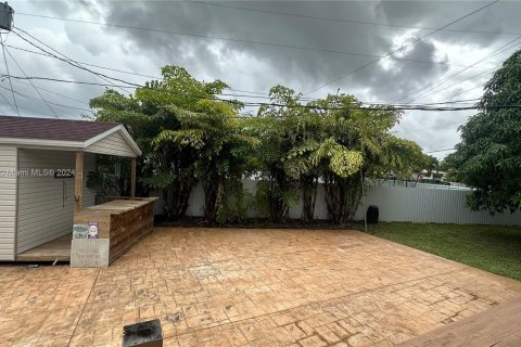 House in Miami, Florida 3 bedrooms, 102.94 sq.m. № 1348866 - photo 17