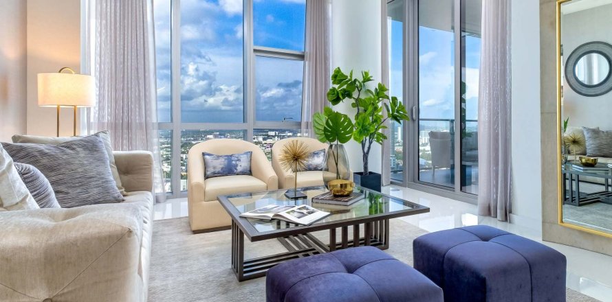 Apartment in PARAMOUNT WORLD CENTER  in Miami, Florida 1 bedroom, 109 sq.m. № 26567