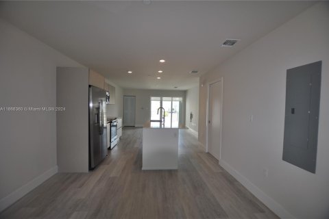 Condo in Miami, Florida, 2 bedrooms  № 1380168 - photo 7