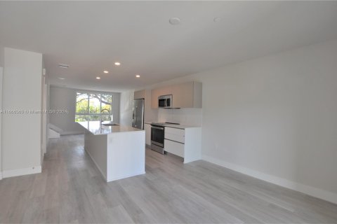 Condo in Miami, Florida, 2 bedrooms  № 1380168 - photo 4