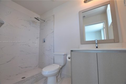 Condo in Miami, Florida, 2 bedrooms  № 1380168 - photo 13