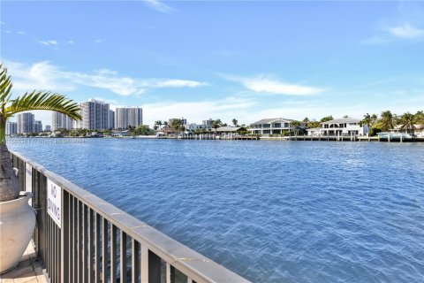 Copropriété à vendre à Hallandale Beach, Floride: 3 chambres, 126.35 m2 № 1380169 - photo 25