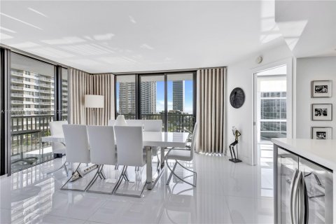 Condominio en venta en Hallandale Beach, Florida, 3 dormitorios, 126.35 m2 № 1380169 - foto 17