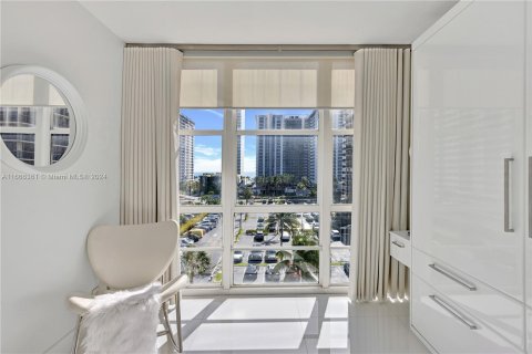 Copropriété à vendre à Hallandale Beach, Floride: 3 chambres, 126.35 m2 № 1380169 - photo 16