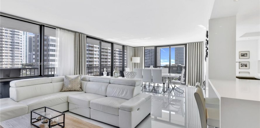 Condominio en Hallandale Beach, Florida, 3 dormitorios  № 1380169