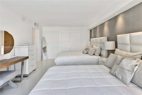 Condominio en venta en Hallandale Beach, Florida, 3 dormitorios, 126.35 m2 № 1380169 - foto 8