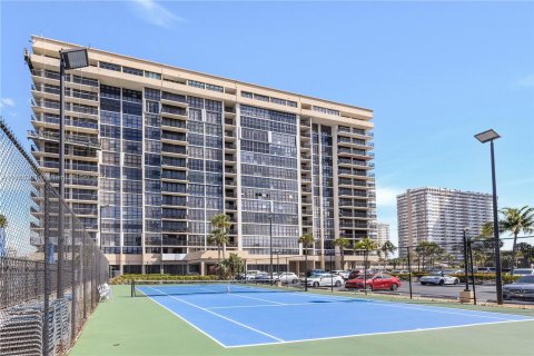 Condominio en venta en Hallandale Beach, Florida, 3 dormitorios, 126.35 m2 № 1380169 - foto 26