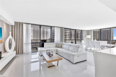 Condominio en venta en Hallandale Beach, Florida, 3 dormitorios, 126.35 m2 № 1380169 - foto 3