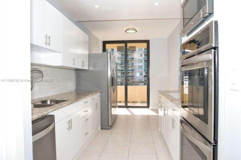 Condo in Aventura, Florida, 2 bedrooms  № 497162 - photo 20