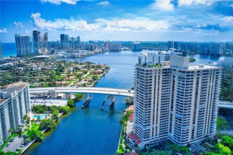 Condominio en venta en Aventura, Florida, 2 dormitorios, 163.79 m2 № 497162 - foto 4