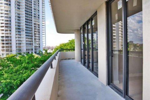 Condo in Aventura, Florida, 2 bedrooms  № 497162 - photo 10